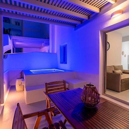 Aerenia Luxury Suites Karterados  Ngoại thất bức ảnh