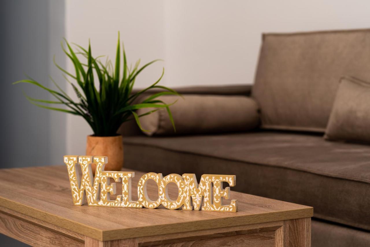 Aerenia Luxury Suites Karterados  Ngoại thất bức ảnh