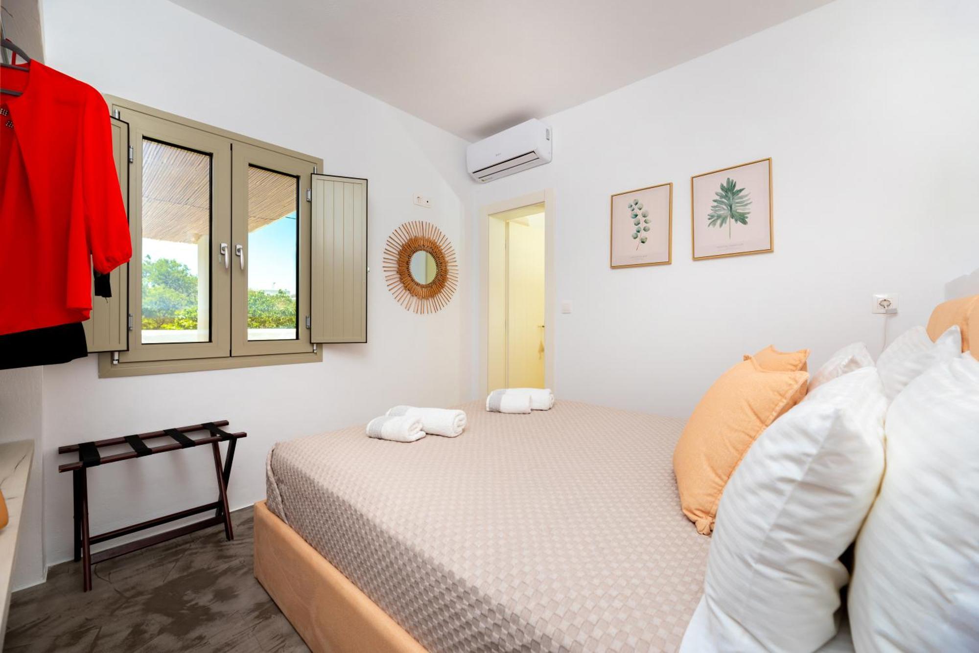 Aerenia Luxury Suites Karterados  Phòng bức ảnh