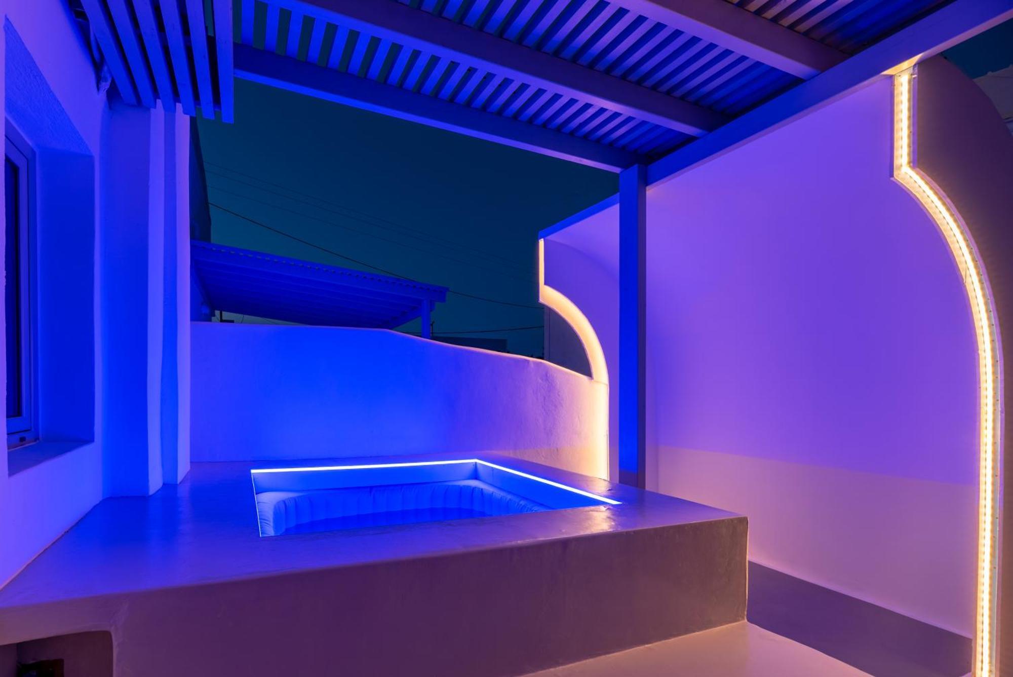 Aerenia Luxury Suites Karterados  Ngoại thất bức ảnh