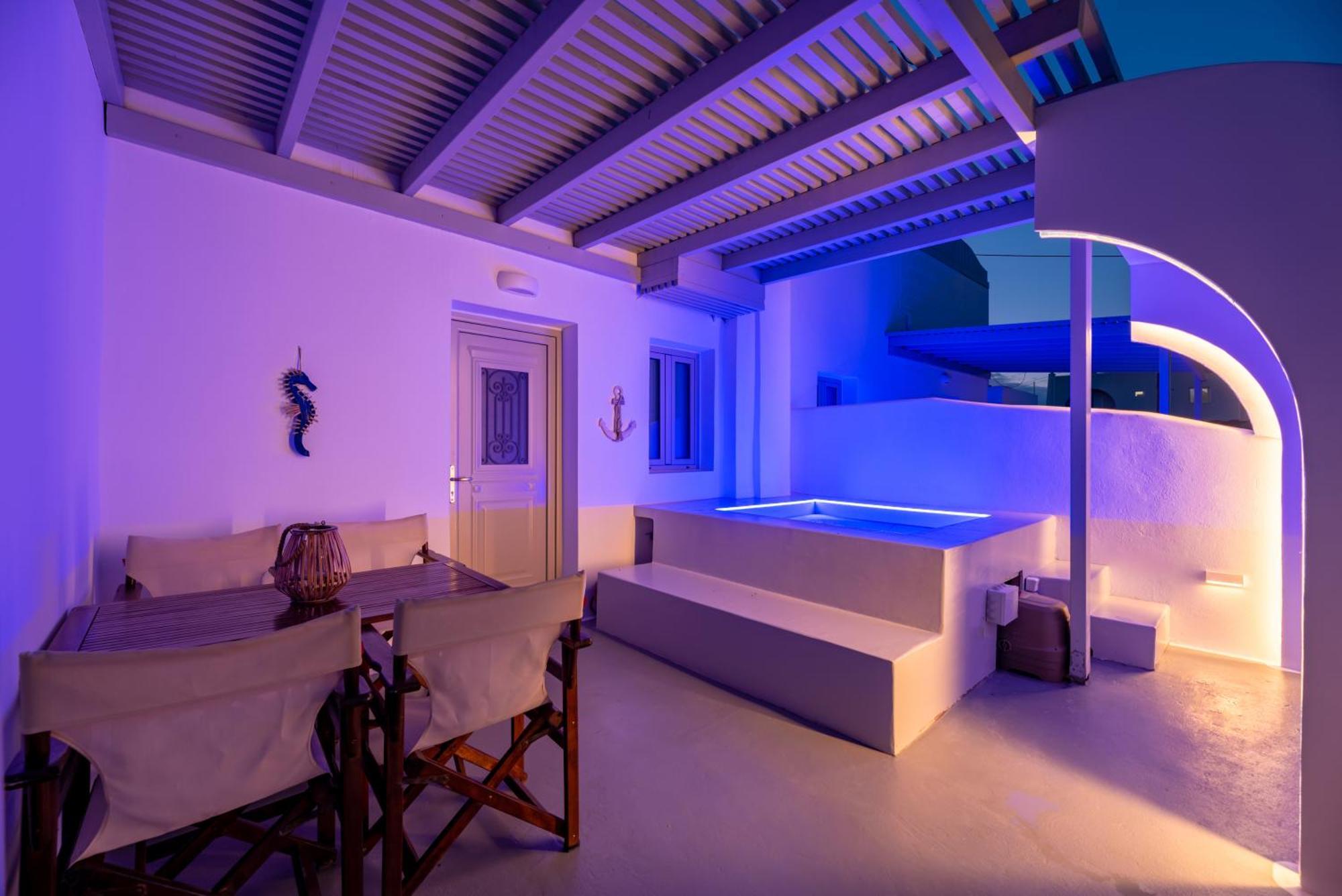 Aerenia Luxury Suites Karterados  Ngoại thất bức ảnh