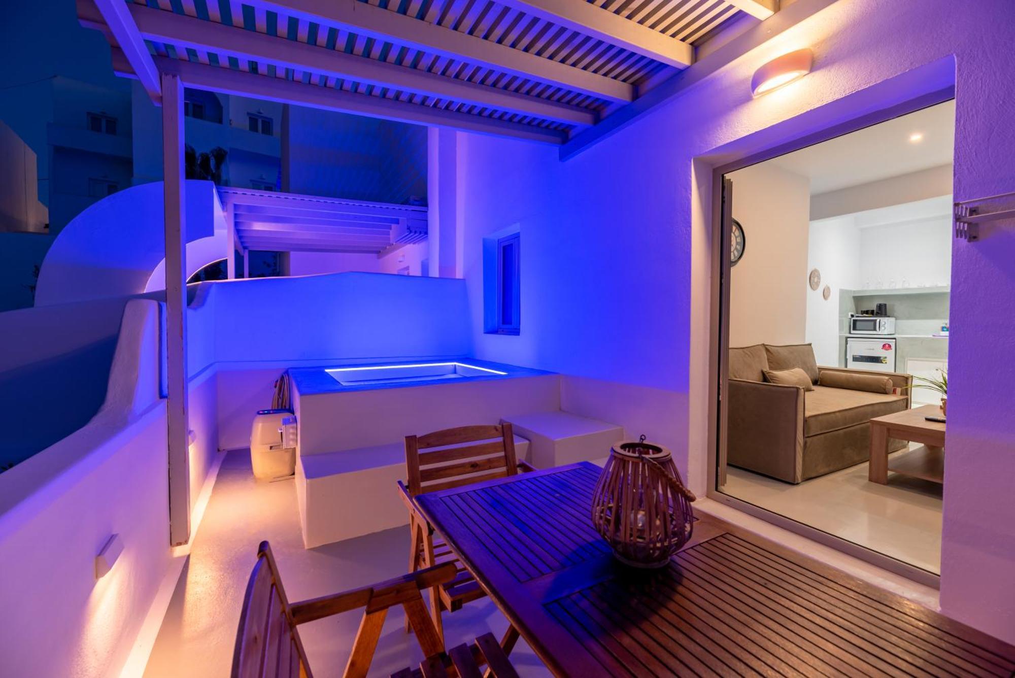Aerenia Luxury Suites Karterados  Ngoại thất bức ảnh