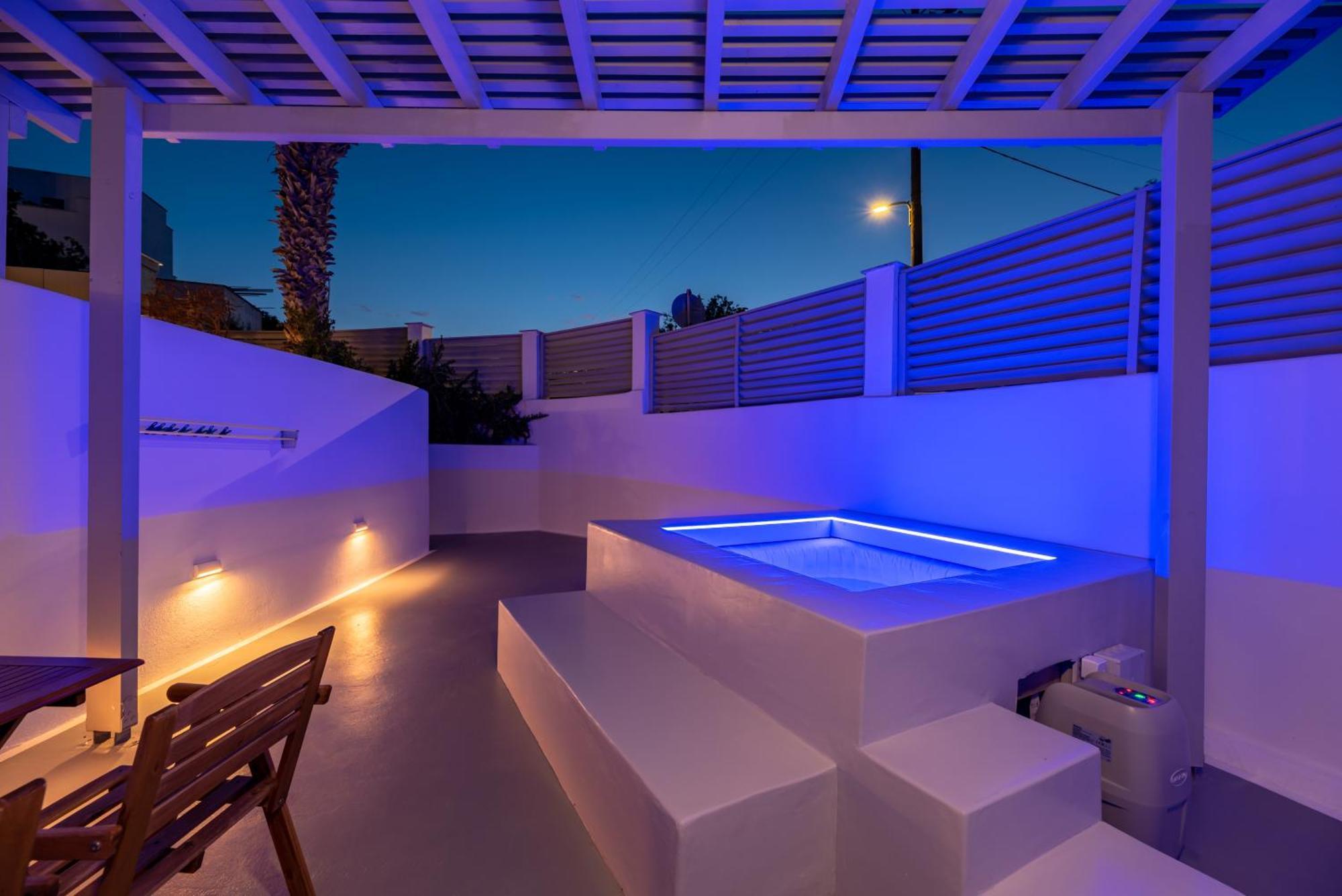 Aerenia Luxury Suites Karterados  Ngoại thất bức ảnh
