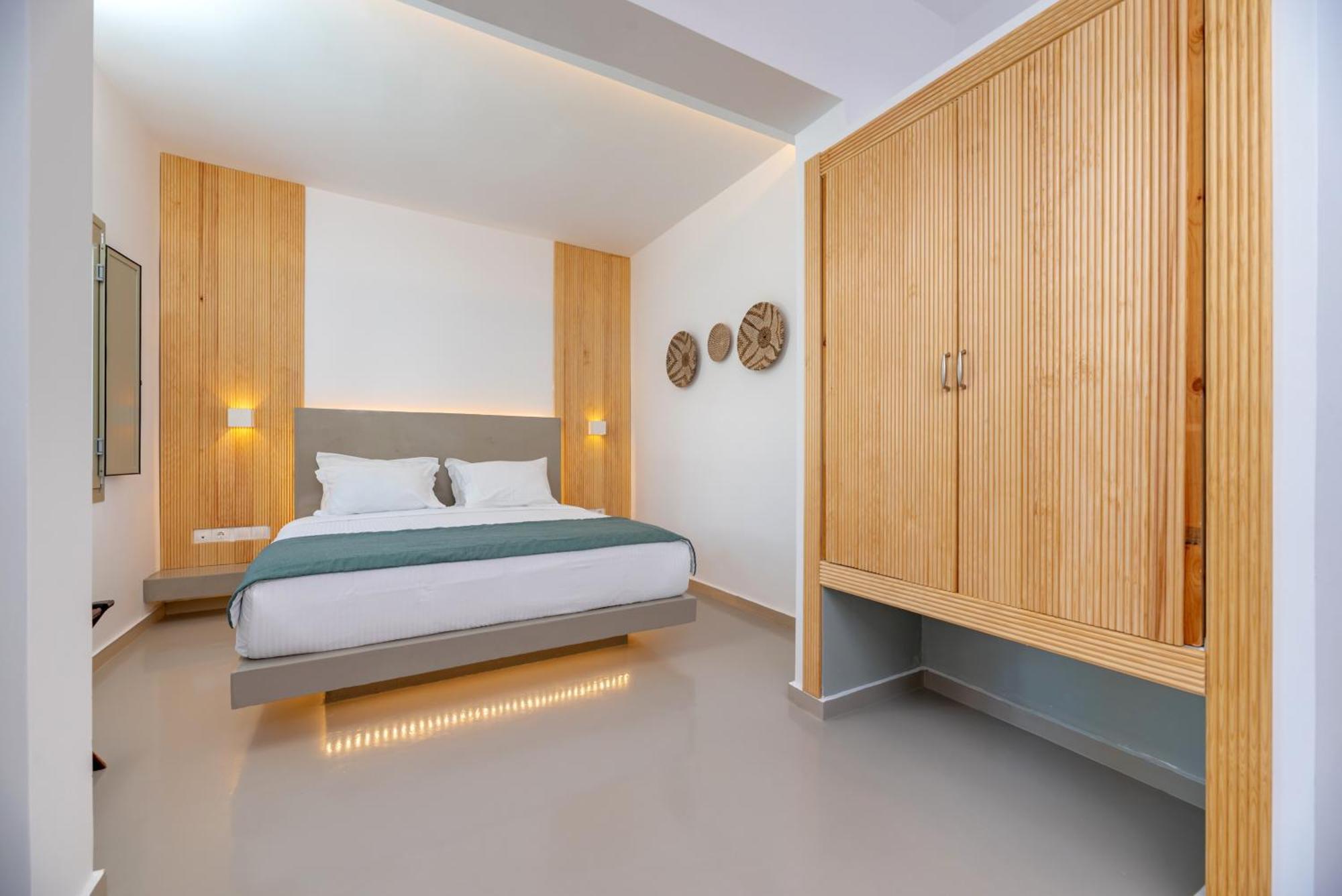 Aerenia Luxury Suites Karterados  Ngoại thất bức ảnh